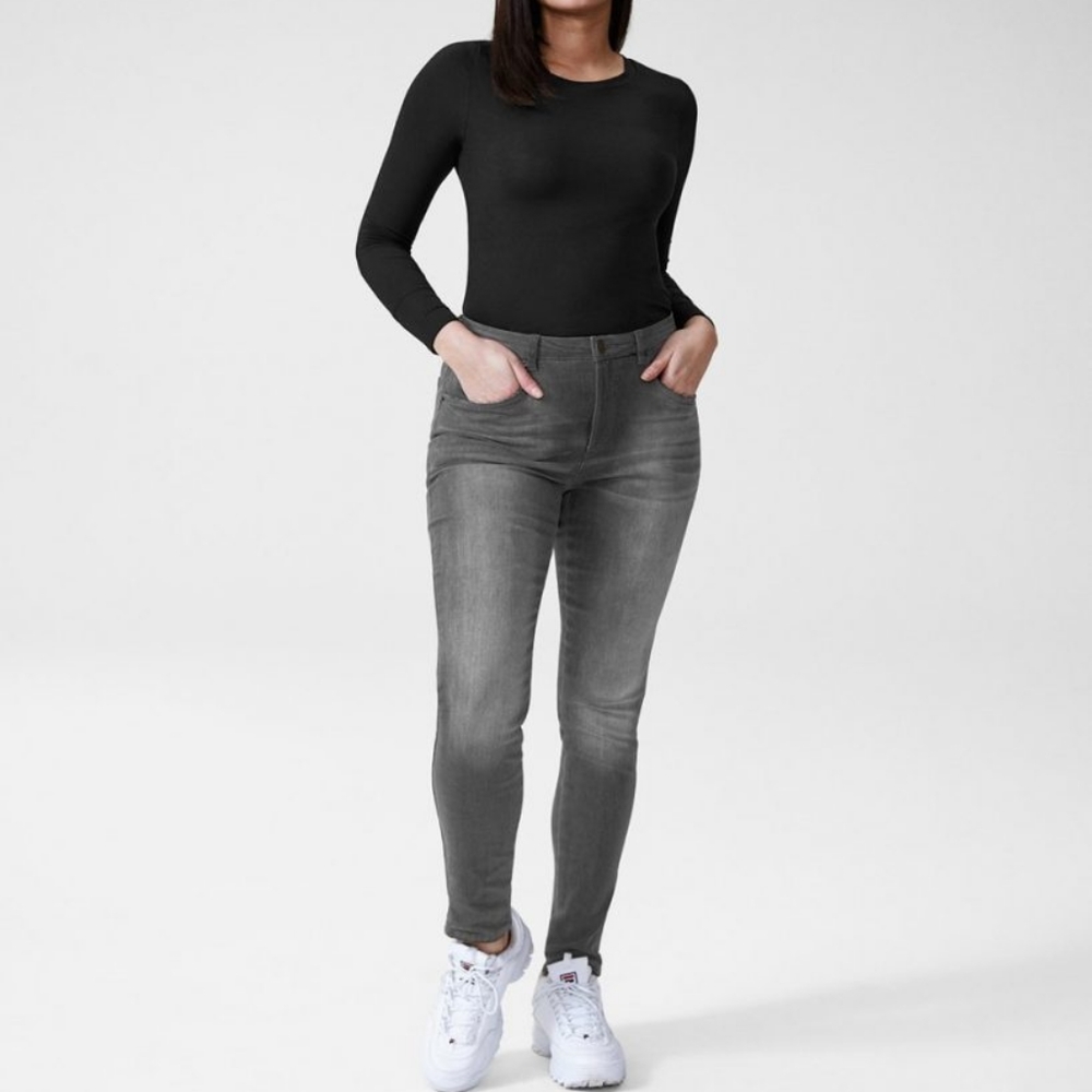 Universal Standard Logan Jeans sz 28